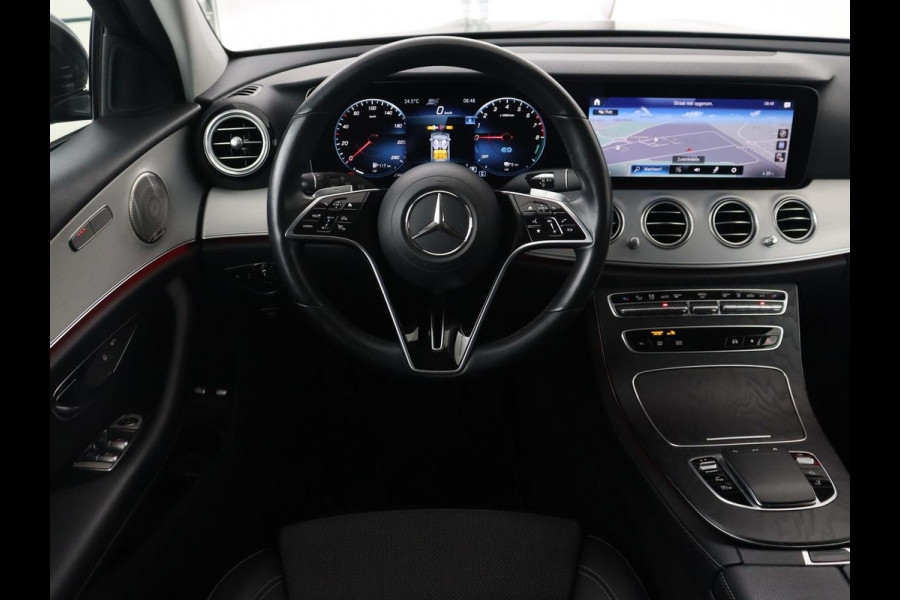 Mercedes-Benz E-Klasse 300e AMG Night | Adaptive cruise | Burmester | Stoelverwarming | Carplay | Camera | Park Assist | Sfeerverlichting | Half leder | PHEV | Plug In