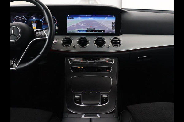 Mercedes-Benz E-Klasse 300e AMG Night | Adaptive cruise | Burmester | Stoelverwarming | Carplay | Camera | Park Assist | Sfeerverlichting | Half leder | PHEV | Plug In