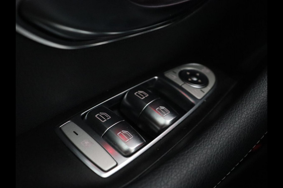 Mercedes-Benz E-Klasse 300e AMG Night | Adaptive cruise | Burmester | Stoelverwarming | Carplay | Camera | Park Assist | Sfeerverlichting | Half leder | PHEV | Plug In