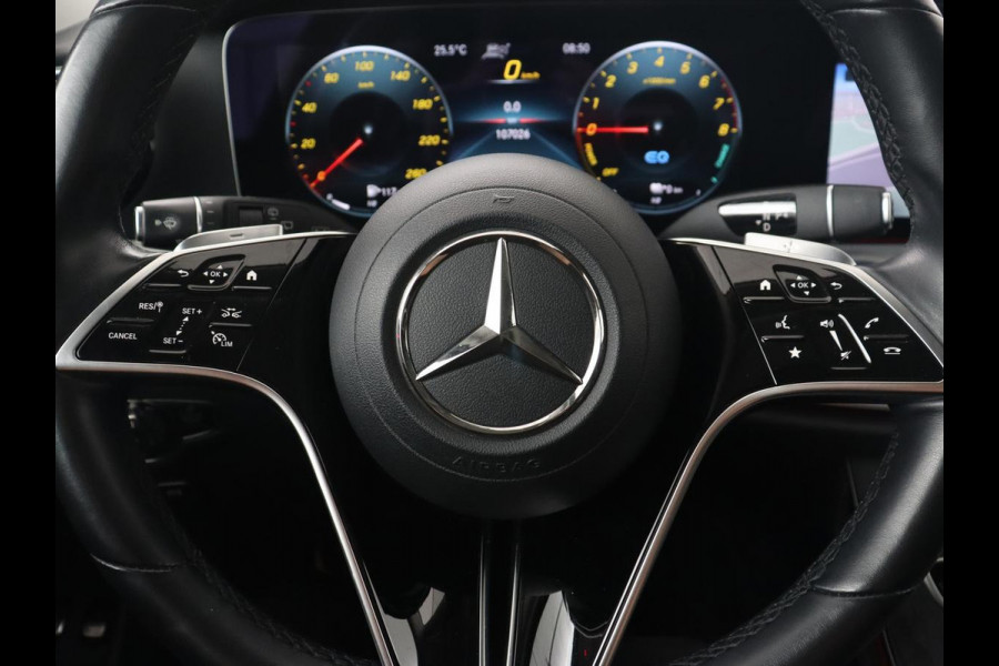 Mercedes-Benz E-Klasse 300e AMG Night | Adaptive cruise | Burmester | Stoelverwarming | Carplay | Camera | Park Assist | Sfeerverlichting | Half leder | PHEV | Plug In