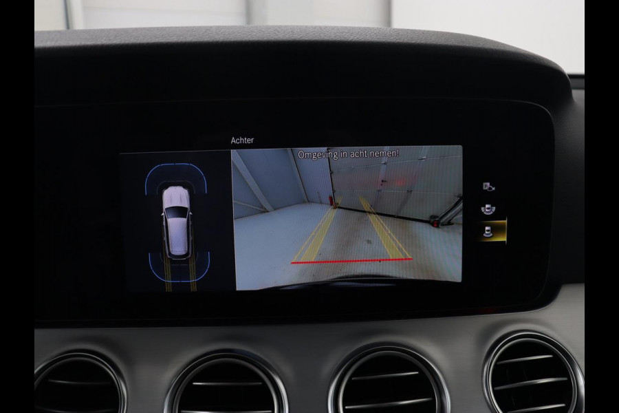 Mercedes-Benz E-Klasse 300e AMG Night | Adaptive cruise | Burmester | Stoelverwarming | Carplay | Camera | Park Assist | Sfeerverlichting | Half leder | PHEV | Plug In