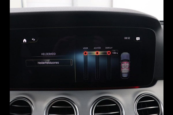 Mercedes-Benz E-Klasse 300e AMG Night | Adaptive cruise | Burmester | Stoelverwarming | Carplay | Camera | Park Assist | Sfeerverlichting | Half leder | PHEV | Plug In