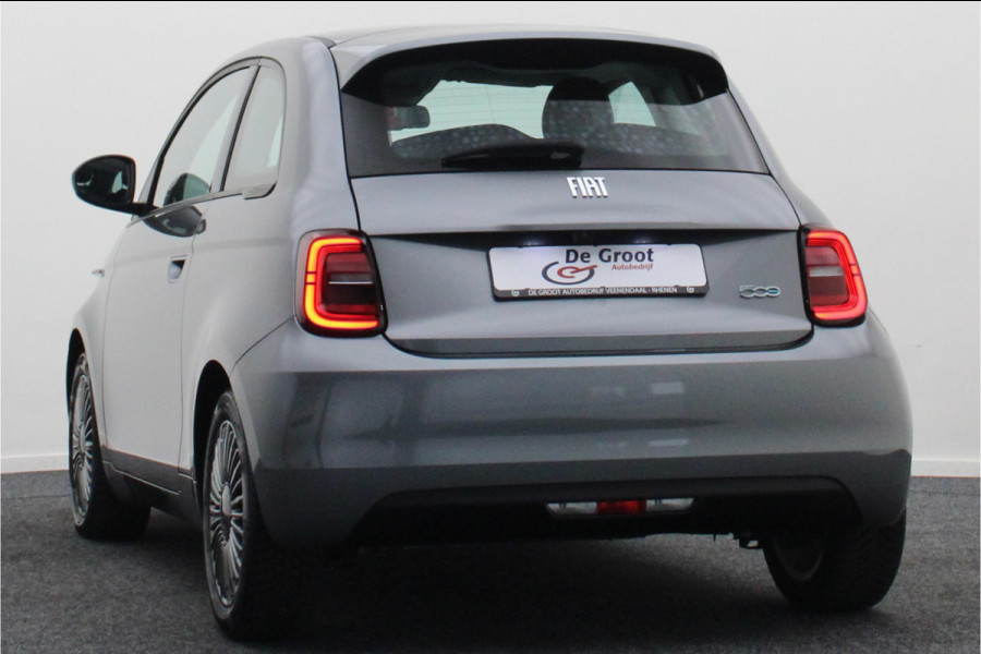 Fiat 500 Icon 42 kWh Full LED, Virtual Cockpit, Camera, Lane Assist, Apple Carplay, DAB, 16"