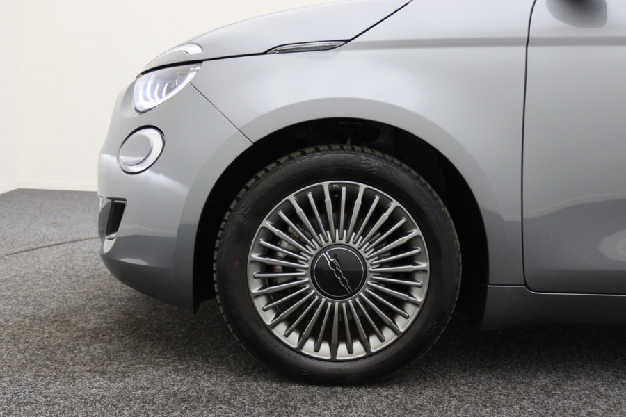 Fiat 500 Icon 42 kWh Full LED, Virtual Cockpit, Camera, Lane Assist, Apple Carplay, DAB, 16"