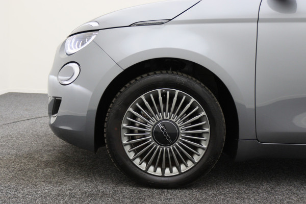 Fiat 500 Icon 42 kWh Full LED, Virtual Cockpit, Camera, Lane Assist, Apple Carplay, DAB, 16"