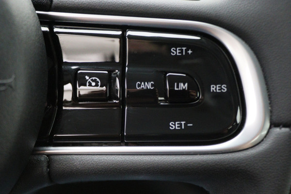 Fiat 500 Icon 42 kWh Full LED, Virtual Cockpit, Camera, Lane Assist, Apple Carplay, DAB, 16"