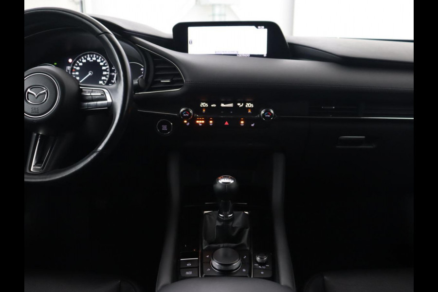 Mazda 3 2.0 SkyActive-X Luxury | Leder | Adaptive cruise | Head-Up | BOSE Sound | Stoel & stuurverwarming | Carplay | Camera | Memory | Keyless | Navigatie