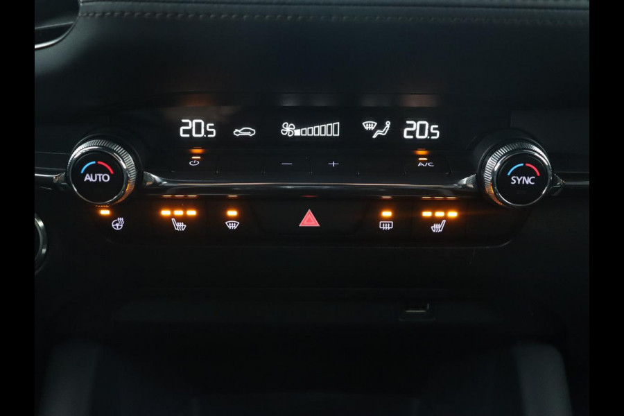 Mazda 3 2.0 SkyActive-X Luxury | Leder | Adaptive cruise | Head-Up | BOSE Sound | Stoel & stuurverwarming | Carplay | Camera | Memory | Keyless | Navigatie