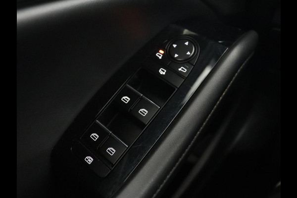 Mazda 3 2.0 SkyActive-X Luxury | Leder | Adaptive cruise | Head-Up | BOSE Sound | Stoel & stuurverwarming | Carplay | Camera | Memory | Keyless | Navigatie