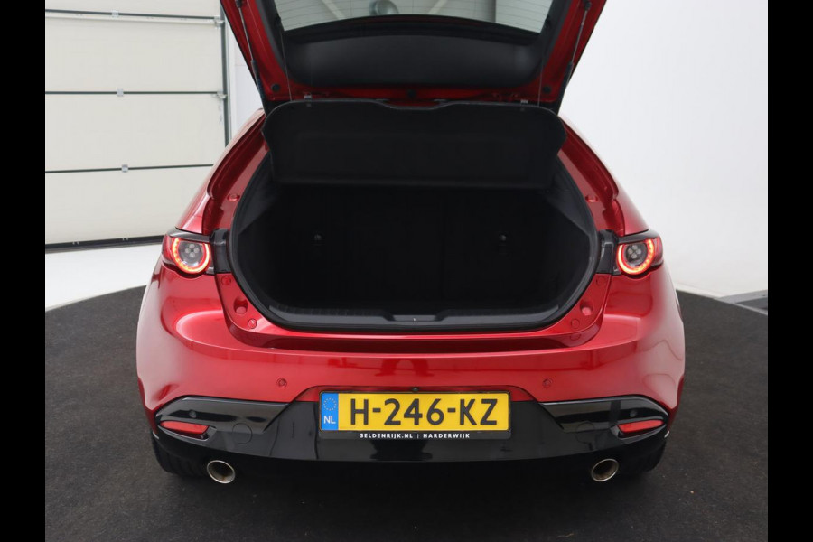 Mazda 3 2.0 SkyActive-X Luxury | Leder | Adaptive cruise | Head-Up | BOSE Sound | Stoel & stuurverwarming | Carplay | Camera | Memory | Keyless | Navigatie