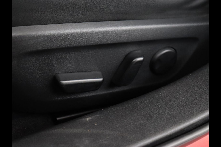 Mazda 3 2.0 SkyActive-X Luxury | Leder | Adaptive cruise | Head-Up | BOSE Sound | Stoel & stuurverwarming | Carplay | Camera | Memory | Keyless | Navigatie