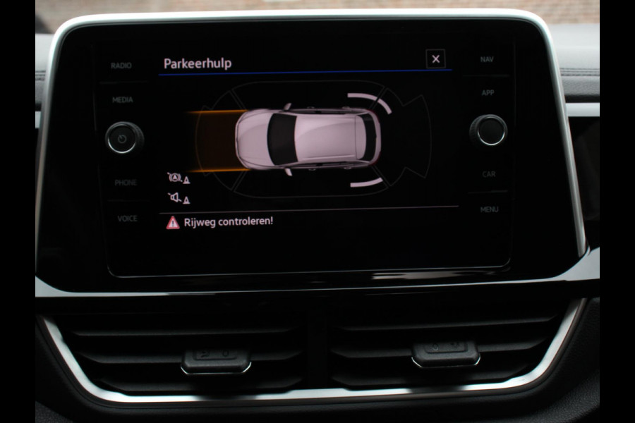 Volkswagen T-Roc 1.0 TSI R-Line Business Airco Navi Carplay PDC VA Massage Full LED Adaptive Cruise Control Ambiente verlichting