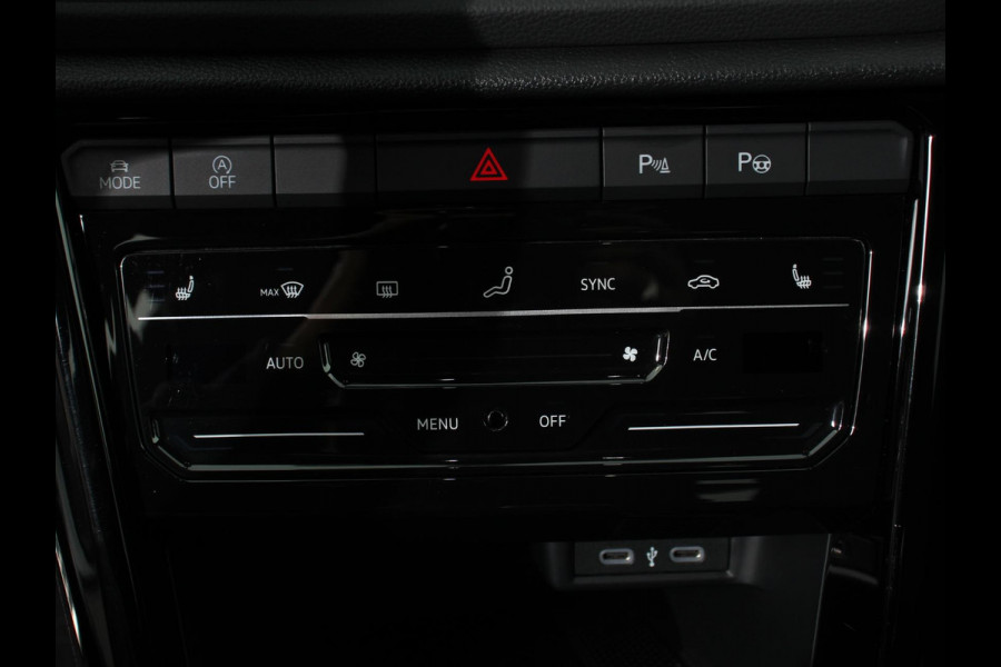 Volkswagen T-Roc 1.0 TSI R-Line Business Airco Navi Carplay PDC VA Massage Full LED Adaptive Cruise Control Ambiente verlichting