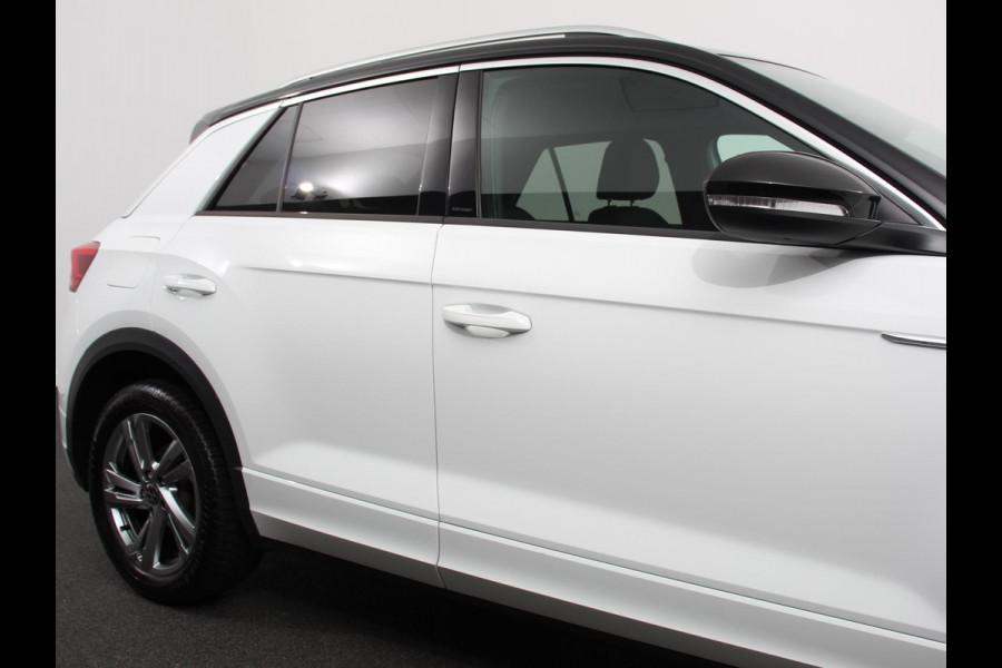 Volkswagen T-Roc 1.0 TSI R-Line Business Airco Navi Carplay PDC VA Massage Full LED Adaptive Cruise Control Ambiente verlichting