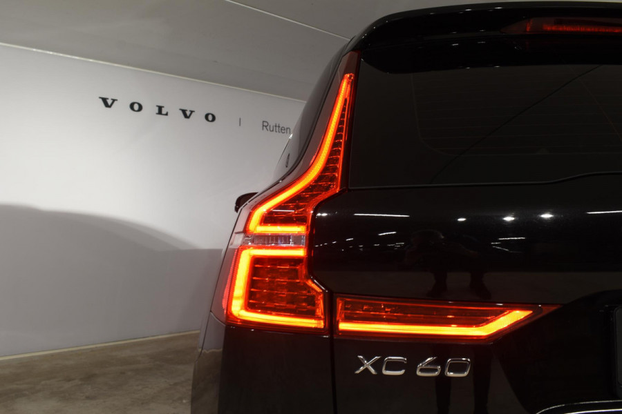 Volvo XC60 T5 250PK Automaat AWD Inscription / Navigatie / Cruise Control / Panorama Dak / Leder / LM Velgen /