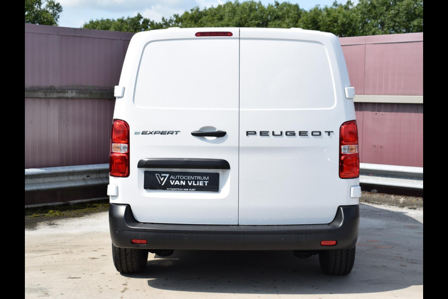 Peugeot e-Expert EV L2 75 kWh | 8 jaar garantie | Apple Carplay | parkeersensoren + camera | navigatie | rijklaarprijs Peugeot e-Expert EV L2 75 kWh | 8 jaar garantie | Apple Carplay | parkeersensoren + camera | navigatie | rijklaarprijs