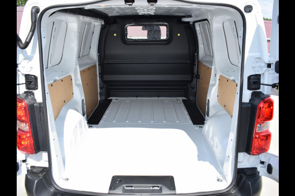 Peugeot e-Expert EV L2 75 kWh | 8 jaar garantie | Apple Carplay | parkeersensoren + camera | navigatie | rijklaarprijs Peugeot e-Expert EV L2 75 kWh | 8 jaar garantie | Apple Carplay | parkeersensoren + camera | navigatie | rijklaarprijs