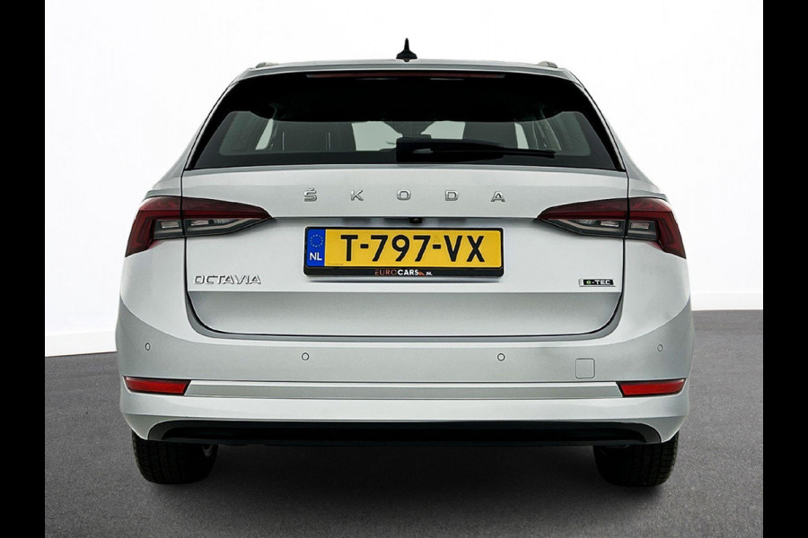 Škoda Octavia Combi 1.5 e-TSI DSG Style Navigatie Climatic Control  Parkeer Sensoren + Camera DAB Cruise control Lichtmetalen Velgen Keyless