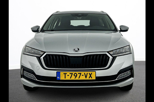 Škoda Octavia Combi 1.5 e-TSI DSG Style Navigatie Climatic Control  Parkeer Sensoren + Camera DAB Cruise control Lichtmetalen Velgen Keyless