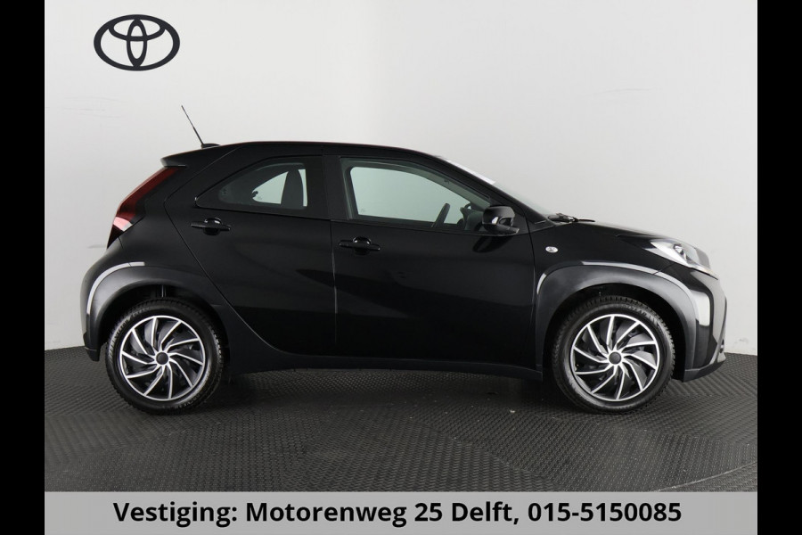 Toyota Aygo X 1.0 VVT-i Play CARPLAY NAVI GARANTIE TOT 10-2033! . ADAPTIEVE CRUISE CONTROL . ACHTERUITRIJCAMERA .