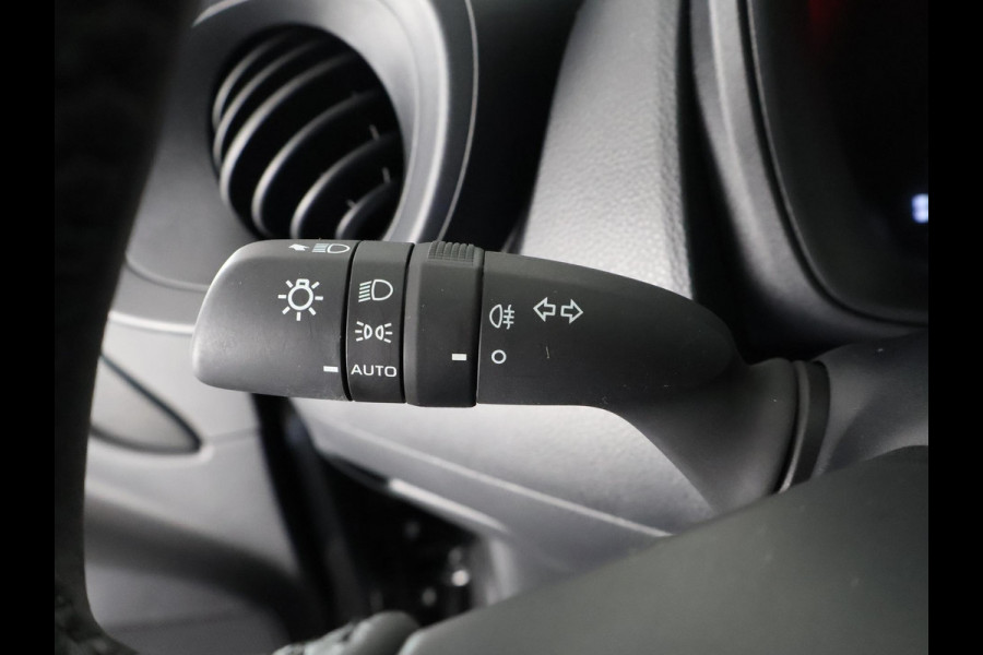 Toyota Aygo X 1.0 VVT-i Play CARPLAY NAVI GARANTIE TOT 10-2033! . ADAPTIEVE CRUISE CONTROL . ACHTERUITRIJCAMERA .
