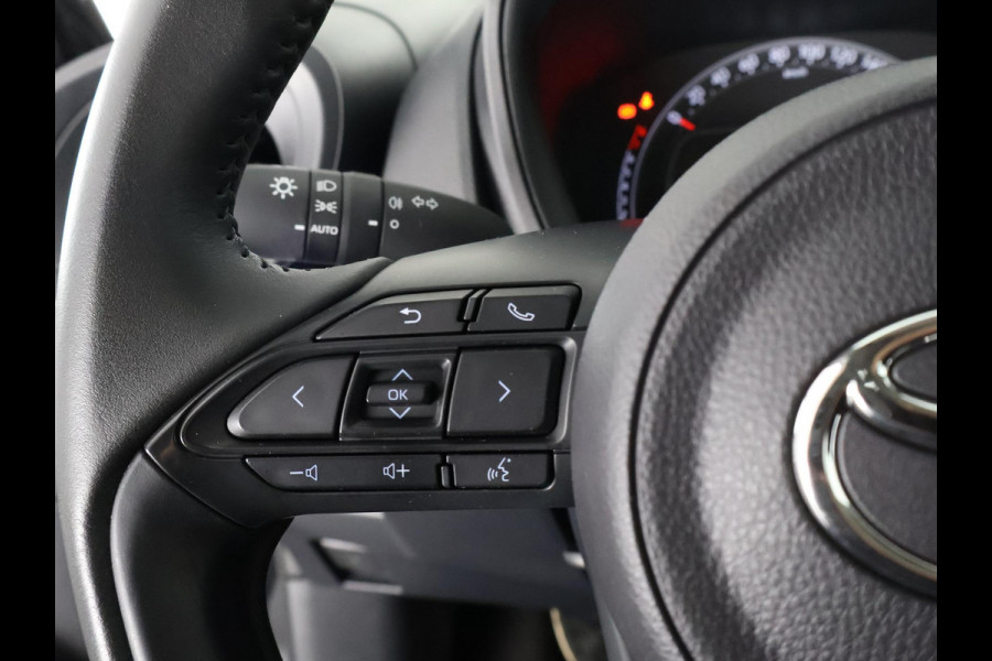 Toyota Aygo X 1.0 VVT-i Play CARPLAY NAVI GARANTIE TOT 10-2033! . ADAPTIEVE CRUISE CONTROL . ACHTERUITRIJCAMERA .