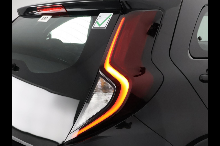 Toyota Aygo X 1.0 VVT-i Play CARPLAY NAVI GARANTIE TOT 10-2033! . ADAPTIEVE CRUISE CONTROL . ACHTERUITRIJCAMERA .