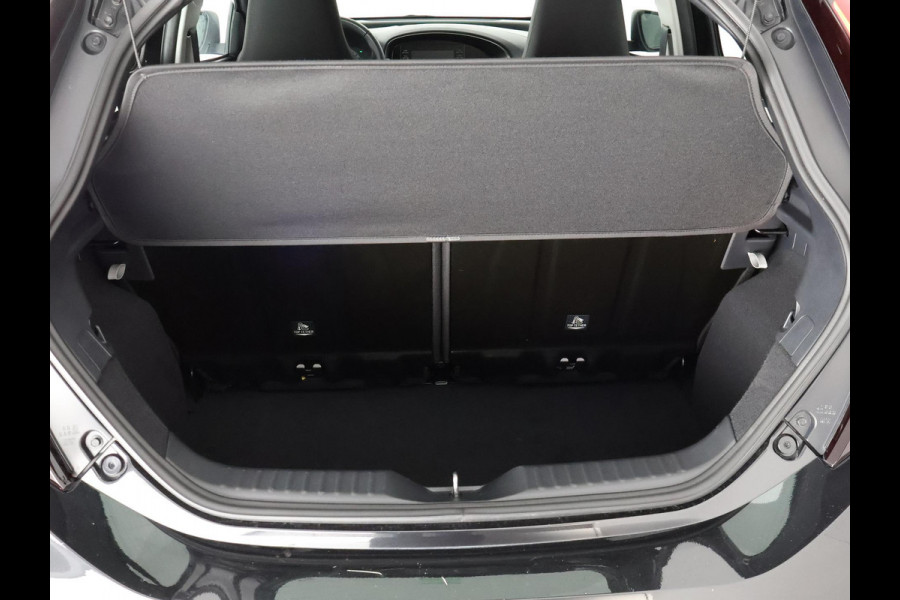 Toyota Aygo X 1.0 VVT-i Play CARPLAY NAVI GARANTIE TOT 10-2033! . ADAPTIEVE CRUISE CONTROL . ACHTERUITRIJCAMERA .