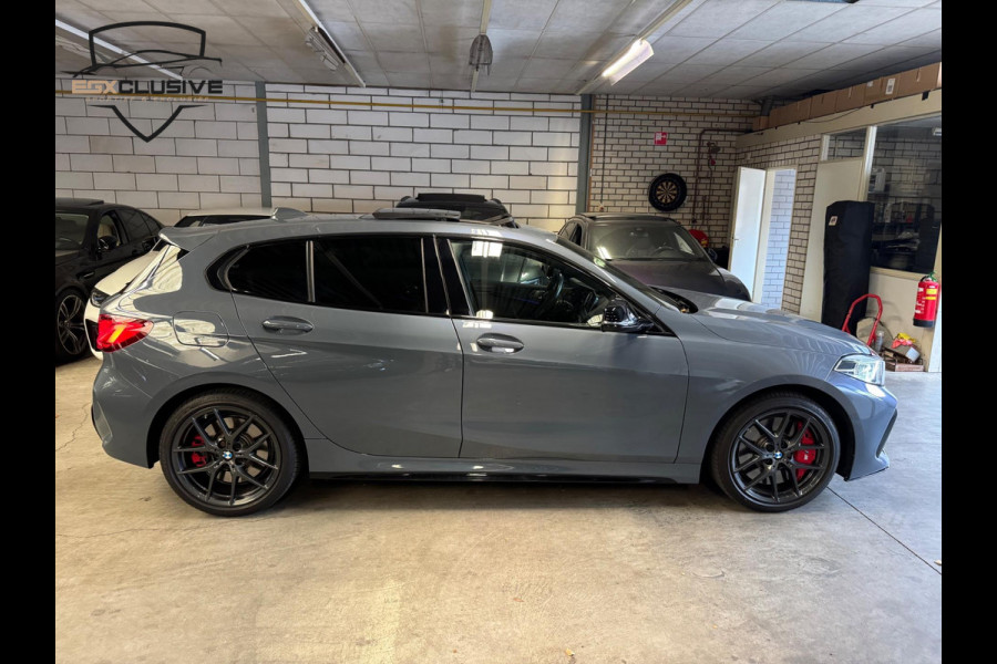 BMW 1-serie M135i xDrive Business Edition Plus PANO | ACC | LANEASSIST | BLINDSPOT | BOMVOL!