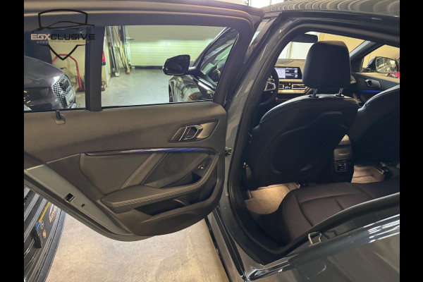 BMW 1-serie M135i xDrive Business Edition Plus PANO | ACC | LANEASSIST | BLINDSPOT | BOMVOL!