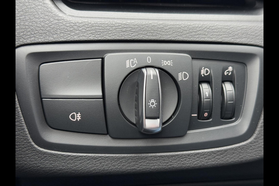 BMW X1 sDrive18i Executive Edition 2e Eigenaar,Navi,Clima,Cruise,PDC,Trekhaak,Head Up Display,Weinig KM,Dealer Onderhouden,N.A.P,Nieuwe Apk bij Aflevering