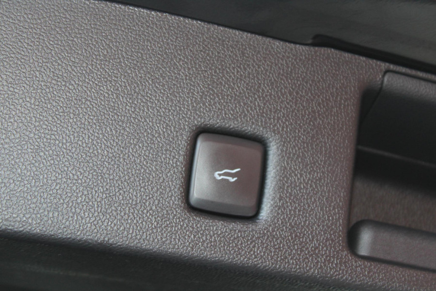 Ford Kuga 2.5 PHEV ST-Line | Panoramadak | Winter Pack | Adaptive cruise control | Dodehoeksensoren | Head up Display | Adaptive LED | 1.500 kg geremd trekgewicht
