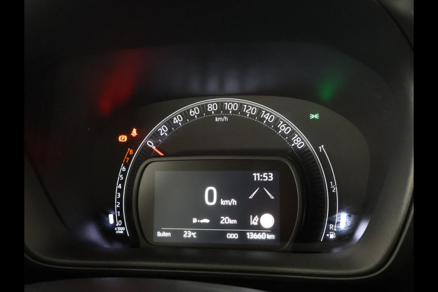 Toyota Aygo X 1.0 VVT-i MT PLAY CARPLAY NAVI GARANTIE 8-2034! AIRCO. 13.000 KM. ADAPTIEVE CRUISE.1e EIG.ALS NIEUW !