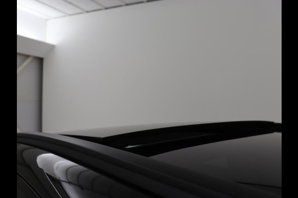 Mercedes-Benz GLC 250 4Matic AMG Night | Panoramadak | Adaptive cruise | 360 Camera | Leder/Alcantara | Stoelverwarming | Navigatie | Full LED | Park Assist