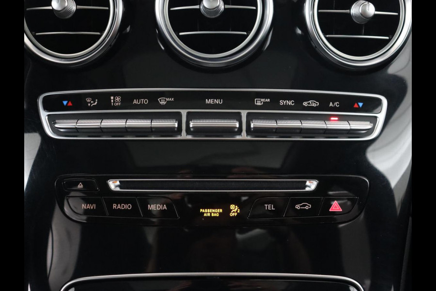Mercedes-Benz GLC 250 4Matic AMG Night | Panoramadak | Adaptive cruise | 360 Camera | Leder/Alcantara | Stoelverwarming | Navigatie | Full LED | Park Assist
