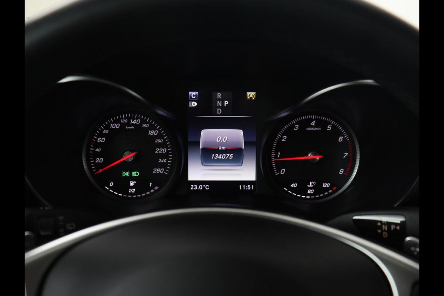 Mercedes-Benz GLC 250 4Matic AMG Night | Panoramadak | Adaptive cruise | 360 Camera | Leder/Alcantara | Stoelverwarming | Navigatie | Full LED | Park Assist