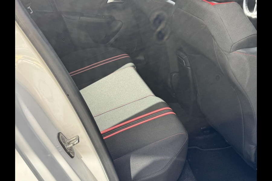 Opel Corsa 1.2 GS Line - Apple CarPlay I Airco I PDC/Achteruitrij camera I Sport interieur & Velgen I Dealer onderhouden