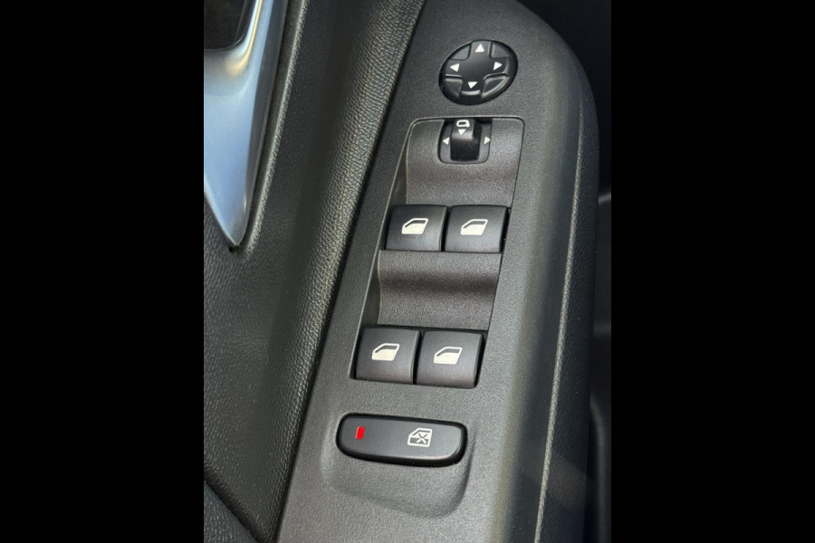 Opel Corsa 1.2 GS Line - Apple CarPlay I Airco I PDC/Achteruitrij camera I Sport interieur & Velgen I Dealer onderhouden