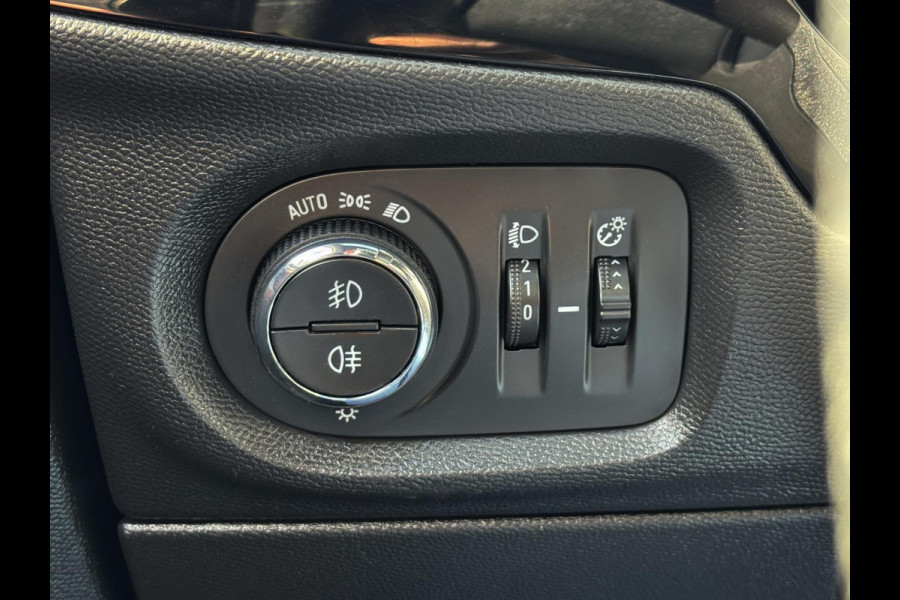 Opel Corsa 1.2 GS Line - Apple CarPlay I Airco I PDC/Achteruitrij camera I Sport interieur & Velgen I Dealer onderhouden