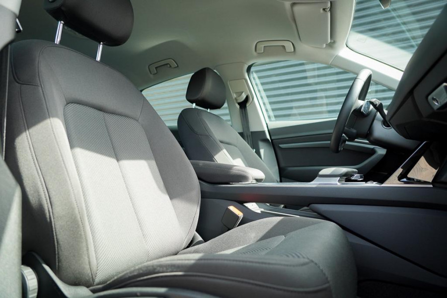 Audi e-tron Sportback 50 quattro Business edition Plus 71 kWh / Adaptive Cruise / 20'' / S-Line / Luchtvering