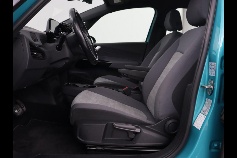 Volkswagen ID.3 First 58 kWh | Stoel & stuurverwarming | Adaptive cruise | Camera | Carplay | Navigatie | Full LED | Parkeerhulp | 18" lichtmetalen velgen