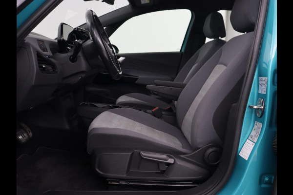 Volkswagen ID.3 First 58 kWh | Stoel & stuurverwarming | Adaptive cruise | Camera | Carplay | Navigatie | Full LED | Parkeerhulp | 18" lichtmetalen velgen