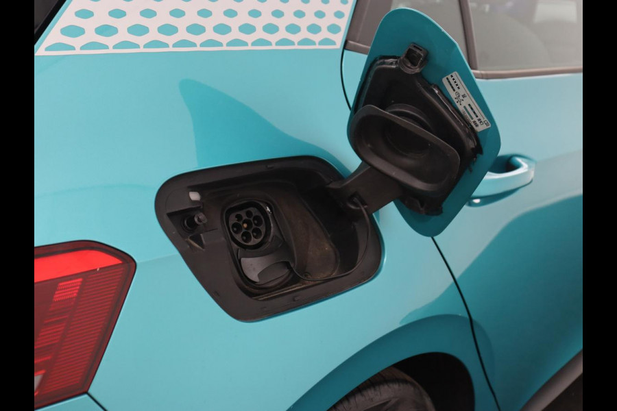 Volkswagen ID.3 First 58 kWh | Stoel & stuurverwarming | Adaptive cruise | Camera | Carplay | Navigatie | Full LED | Parkeerhulp | 18" lichtmetalen velgen