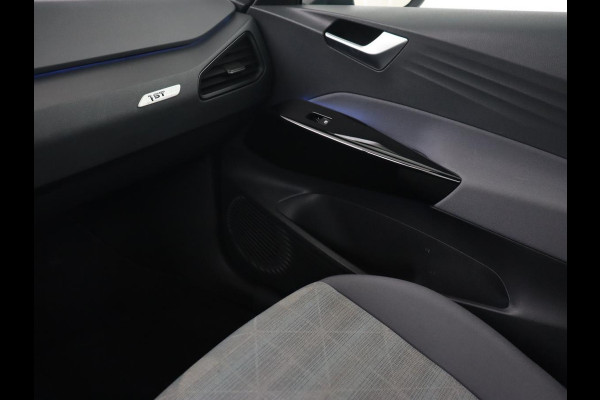Volkswagen ID.3 First 58 kWh | Stoel & stuurverwarming | Adaptive cruise | Camera | Carplay | Navigatie | Full LED | Parkeerhulp | 18" lichtmetalen velgen