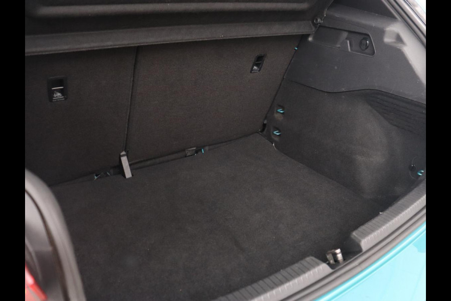 Volkswagen ID.3 First 58 kWh | Stoel & stuurverwarming | Adaptive cruise | Camera | Carplay | Navigatie | Full LED | Parkeerhulp | 18" lichtmetalen velgen