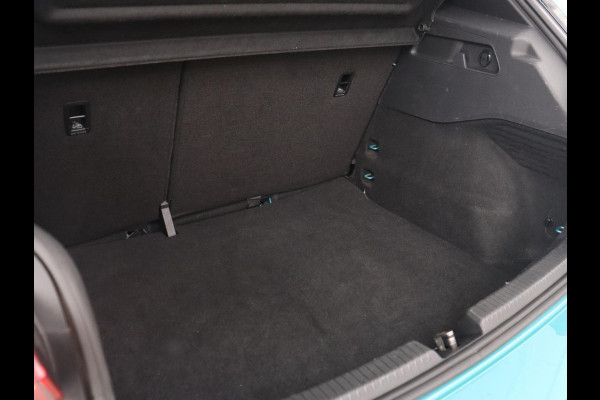 Volkswagen ID.3 First 58 kWh | Stoel & stuurverwarming | Adaptive cruise | Camera | Carplay | Navigatie | Full LED | Parkeerhulp | 18" lichtmetalen velgen