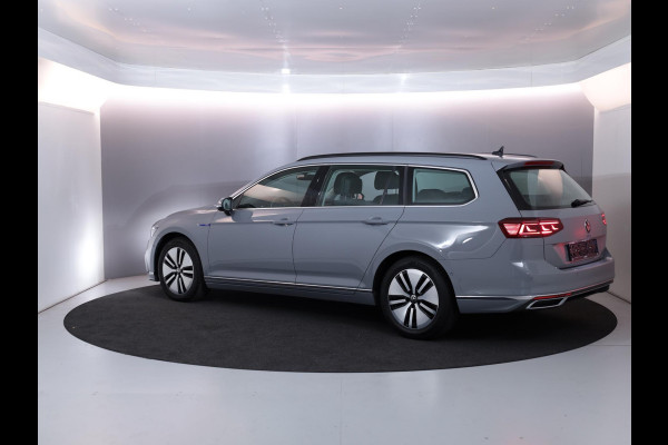 Volkswagen Passat 1.4 TSI PHEV GTE Business 218 pk Automaat (DSG) | Navigatie | Panoramadak | Parkeersensoren (Park assist) | Matrix LED koplampen | Stoelverwarming |