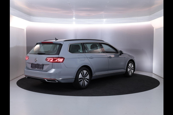 Volkswagen Passat 1.4 TSI PHEV GTE Business 218 pk Automaat (DSG) | Navigatie | Panoramadak | Parkeersensoren (Park assist) | Matrix LED koplampen | Stoelverwarming |