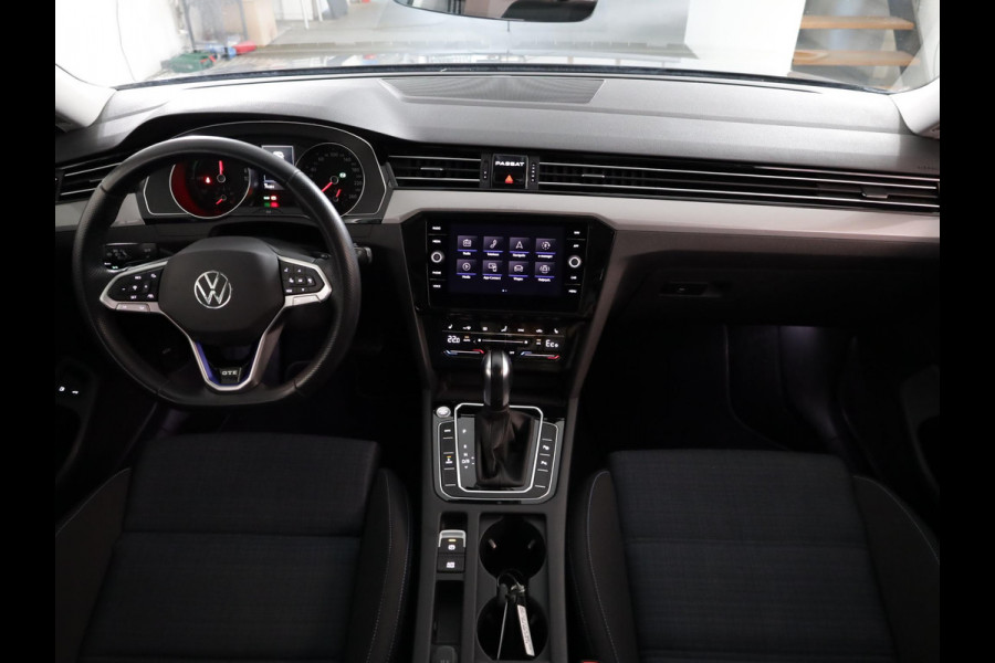 Volkswagen Passat 1.4 TSI PHEV GTE Business 218 pk Automaat (DSG) | Navigatie | Panoramadak | Parkeersensoren (Park assist) | Matrix LED koplampen | Stoelverwarming |