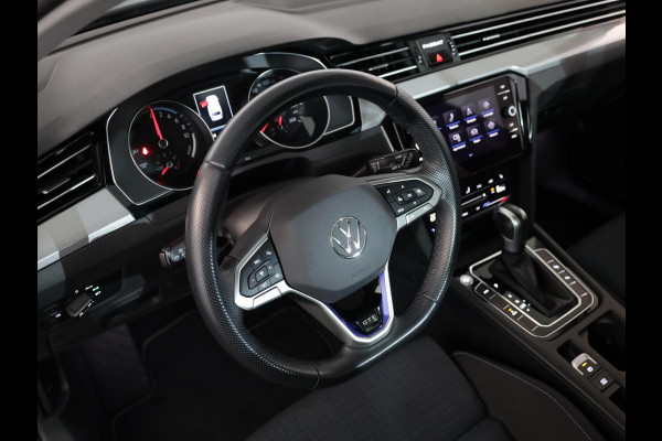 Volkswagen Passat 1.4 TSI PHEV GTE Business 218 pk Automaat (DSG) | Navigatie | Panoramadak | Parkeersensoren (Park assist) | Matrix LED koplampen | Stoelverwarming |
